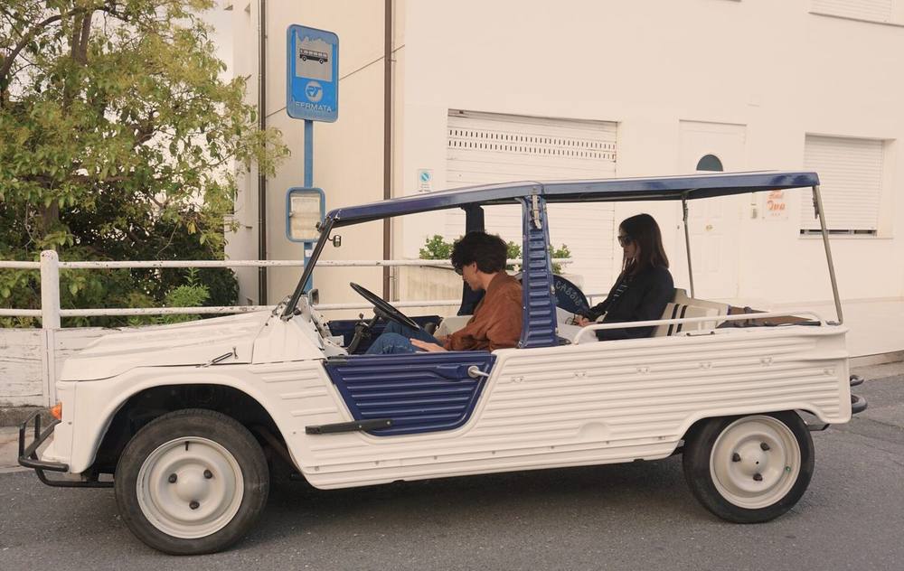 Wedding & proposal classic car hire on the French Riviera — car white