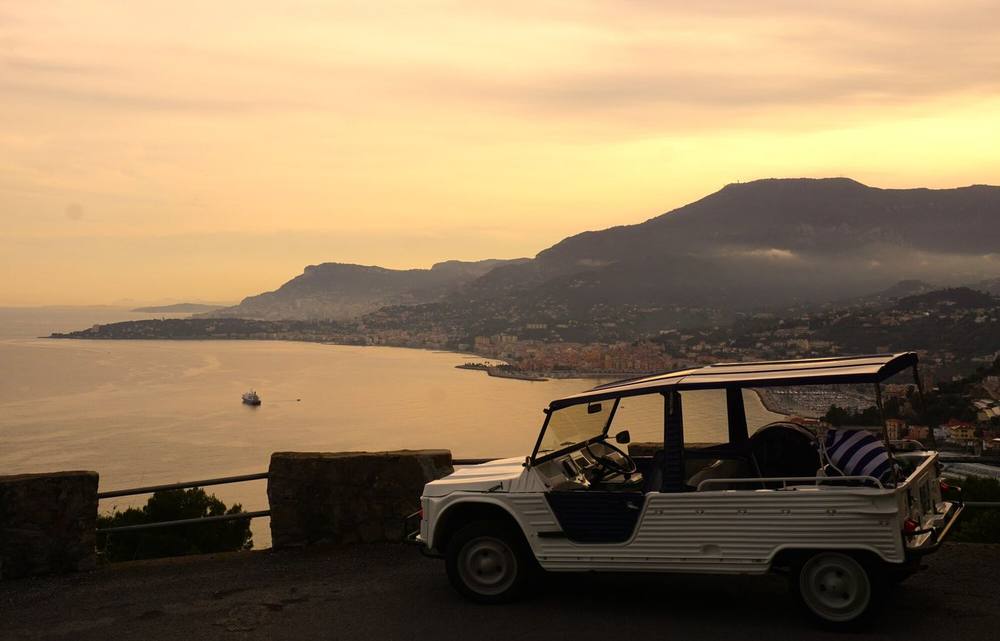 Riviera sunset tour — vintage Citroën Méhari on the French Riviera
